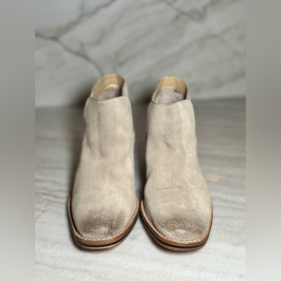 Diba True Caspian Beige Suede Boots New in Box - Picture 12 of 16